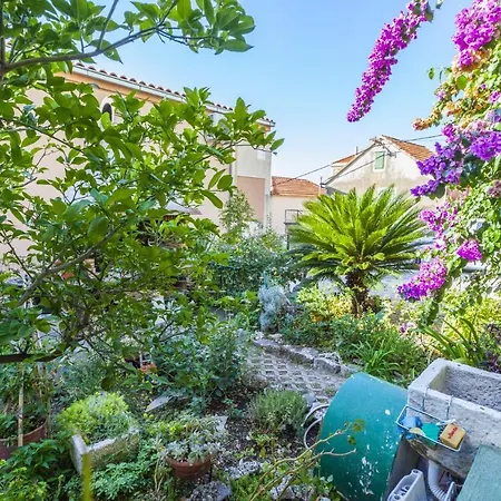 شقة With A Parking Space - 15445 *