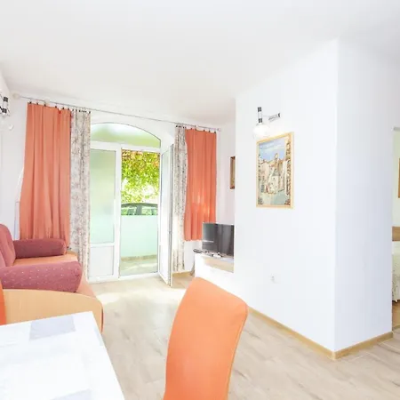 With A Parking Space - 15445