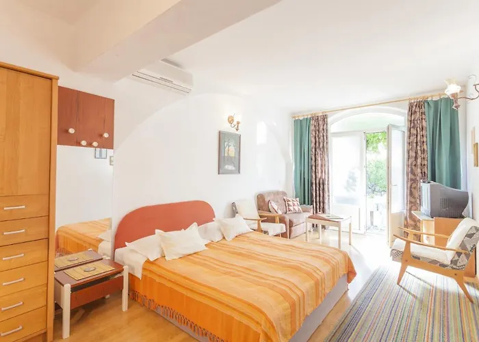 With A Parking Space - 15445 *