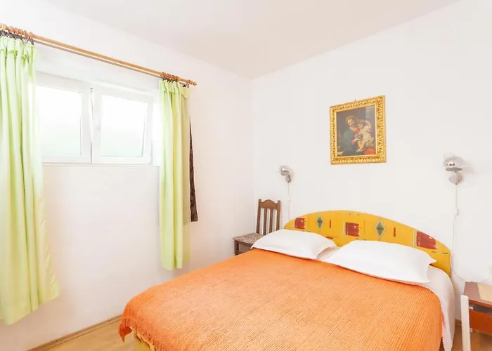 With A Parking Space - 15445