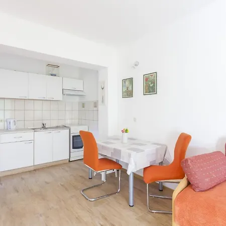 With A Parking Space - 15445 Apartment Makarska