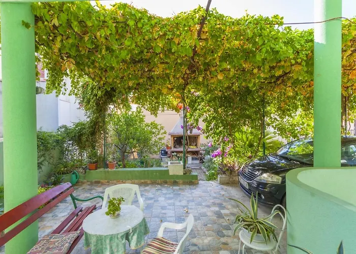 With A Parking Space - 15445 Apartman